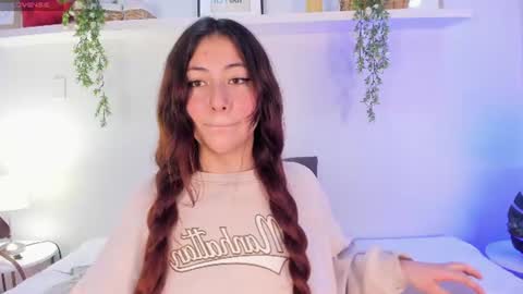 nicolle_evanss_ online show from June 2026 03:26:01 AM
