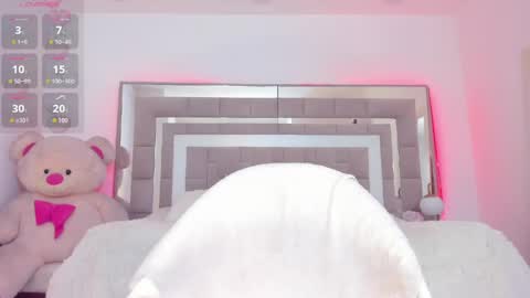 Nicolle online show from April 2026 12:22:02 PM