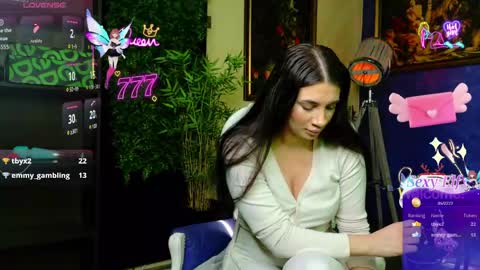 Nicolle online show from May 2026 09:16:02 AM