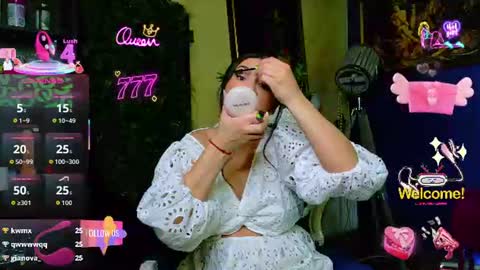 Nicolle online show from July 2026 09:49:01 AM