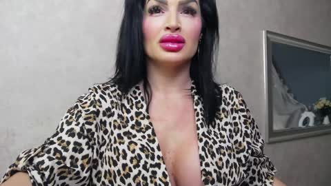 Snapshot of nicollereyn chatting on December 2024 08:25:02 PM Nicolle online show from December 2024 08:25:02 PM