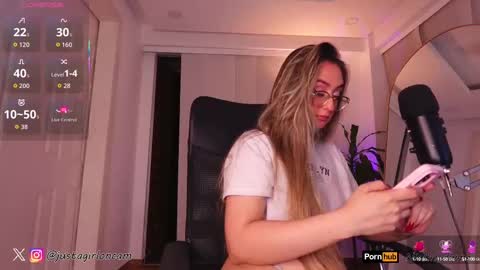 Nicollet online show from September 2025 01:50:01 AM