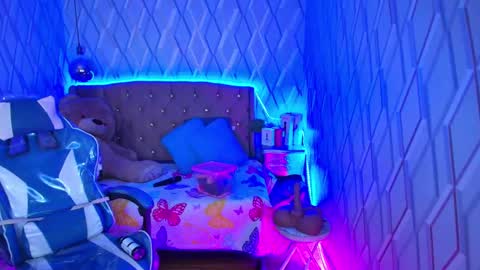 Nicolle Miley online show from October 2025 03:14:01 AM