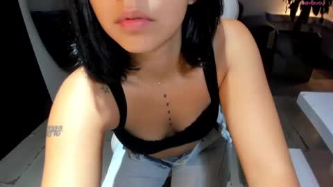 Snapshot of nicolross_ chatting on December 2024 04:22:01 AM NicolRoss online show from December 2024 04:22:01 AM