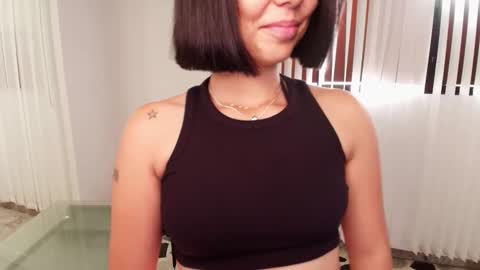 Snapshot of nicolross_ chatting on January 2025 09:25:02 PM NicolRoss online show from January 2025 09:25:02 PM