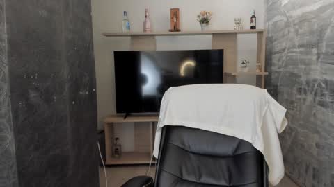 Snapshot of nicolross_ chatting on January 2025 04:28:01 PM NicolRoss online show from January 2025 04:28:01 PM