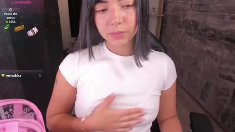 Snapshot of nicolross_ chatting on October 2025 02:37:02 PM NicolRoss online show from October 2025 02:37:02 PM