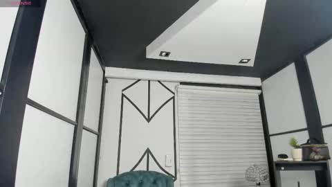 Snapshot of nicolross_ chatting on December 2025 10:07:02 PM NicolRoss online show from December 2025 10:07:02 PM