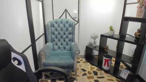 Snapshot of nicolross_ chatting on December 2025 09:44:01 PM NicolRoss online show from December 2025 09:44:01 PM