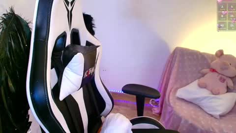 Snapshot of nicolthompsonn chatting on January 2025 03:37:01 AM Nicol online show from January 2025 03:37:01 AM