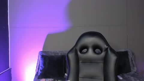 Snapshot of nicolvibes_212 chatting on November 2025 08:20:01 PM Nicol online show from November 2025 08:20:01 PM