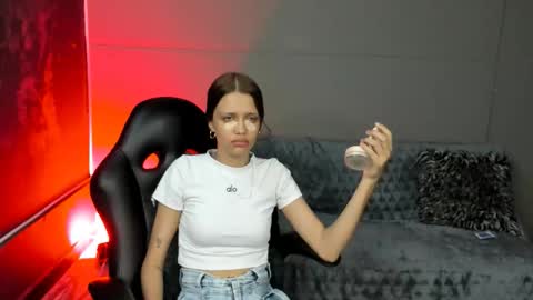 Snapshot of nicolvibes_212 chatting on December 2025 07:44:01 PM Nicol online show from December 2025 07:44:01 PM