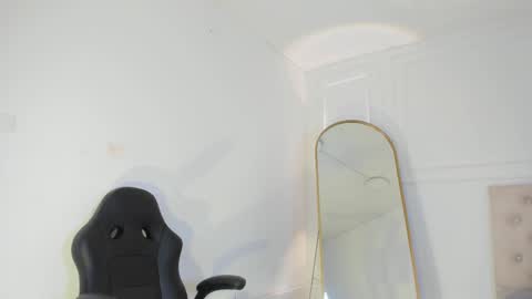 Snapshot of nicolvibes_212 chatting on February 2026 09:44:01 PM Nicol online show from February 2026 09:44:01 PM