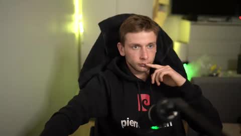 Snapshot of nicramga chatting on November 2025 02:39:02 PM nicramga online show from November 2025 02:39:02 PM