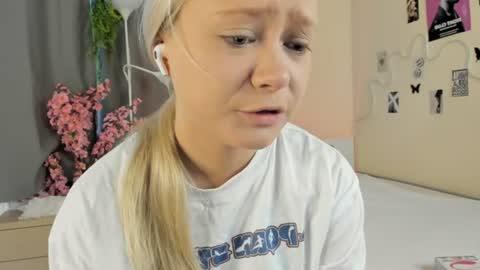 Hannah help me get 50 thumbs up online show from July 2026 05:23:01 AM