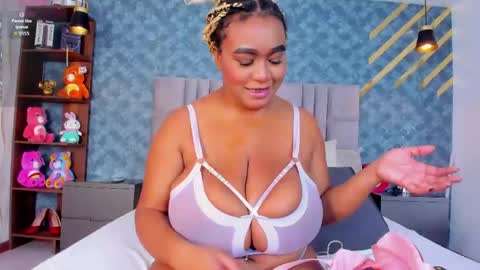 NiiaMoore online show from May 2026 07:44:01 PM
