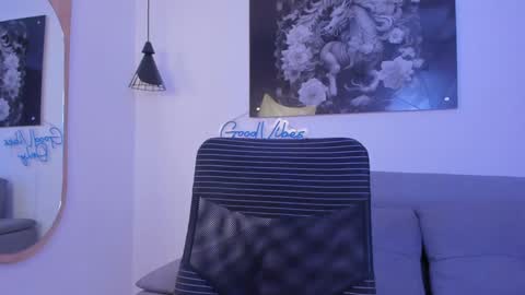 Snapshot of niickcooper chatting on December 2024 12:50:02 AM Niick online show from December 2024 12:50:02 AM