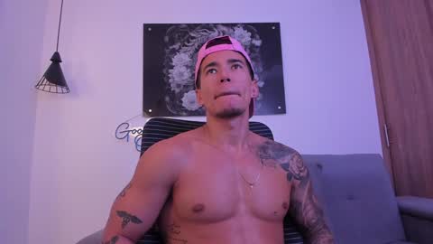 Snapshot of niickcooper chatting on December 2024 01:18:01 AM Niick online show from December 2024 01:18:01 AM