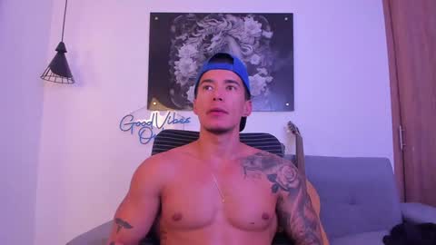 Snapshot of niickcooper chatting on December 2024 04:05:02 AM Niick online show from December 2024 04:05:02 AM