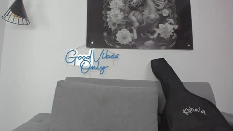 Snapshot of niickcooper chatting on January 2025 12:06:02 AM Niick online show from January 2025 12:06:02 AM