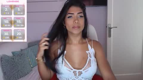 Snapshot of niickylovee chatting on October 2025 11:55:02 AM Nicolle Bustamante online show from October 2025 11:55:02 AM