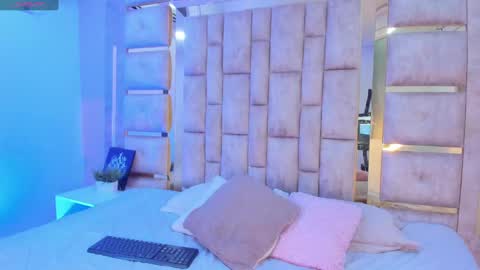 Niicoleta  online show from February 2025 09:17:01 PM