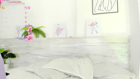 Niicoleta  online show from February 2025 10:47:02 PM