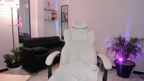 Niicoleta  online show from October 2025 07:43:01 PM