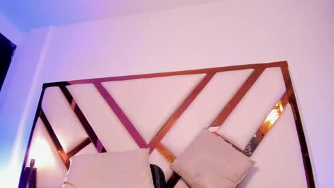 Nicolle  online show from May 2026 09:33:01 PM