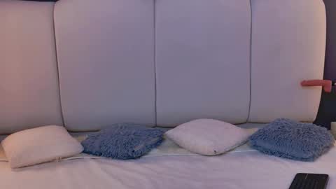 Snapshot of niicolle_miller chatting on February 2026 03:54:01 PM niicolle_miller online show from February 2026 03:54:01 PM