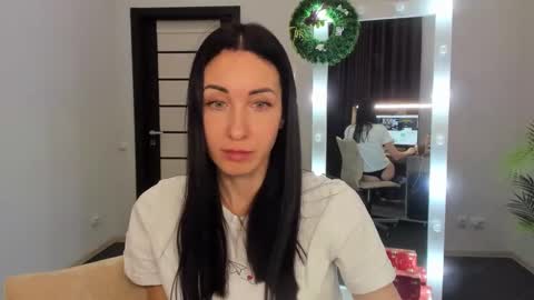 Snapshot of nikamiles chatting on December 2024 09:39:02 AM Nika online show from December 2024 09:39:02 AM