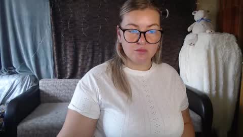 Snapshot of nikaskylink chatting on October 2025 06:10:02 AM Nika online show from October 2025 06:10:02 AM