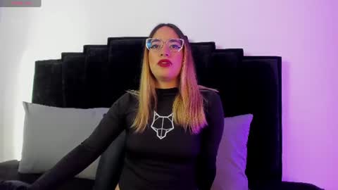 Nikholle online show from July 2026 01:24:02 PM