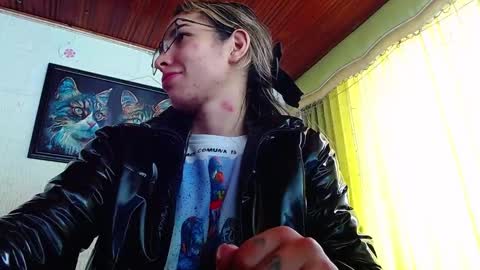 Snapshot of niki_1998 chatting on February 2025 06:07:01 PM Natalia online show from February 2025 06:07:01 PM