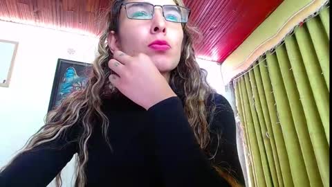 Snapshot of niki_1998 chatting on February 2025 02:04:02 AM Natalia online show from February 2025 02:04:02 AM