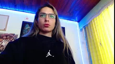 Snapshot of niki_1998 chatting on February 2025 06:04:02 PM Natalia online show from February 2025 06:04:02 PM