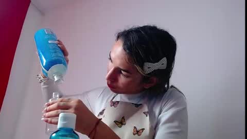 Snapshot of niki_1998 chatting on March 2025 04:07:01 AM Natalia online show from March 2025 04:07:01 AM