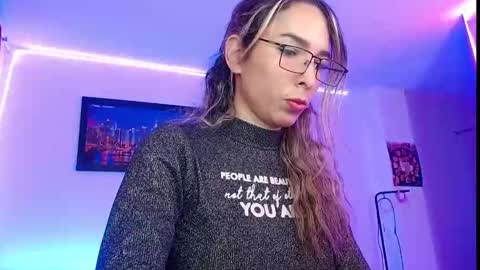 Snapshot of niki_1998 chatting on September 2025 12:12:02 AM Natalia online show from September 2025 12:12:02 AM