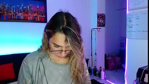 Snapshot of niki_1998 chatting on September 2025 08:44:02 PM Natalia online show from September 2025 08:44:02 PM