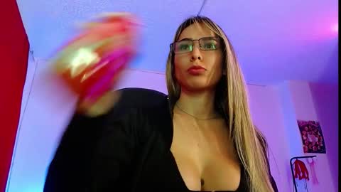 Snapshot of niki_1998 chatting on October 2025 07:03:01 PM Natalia online show from October 2025 07:03:01 PM