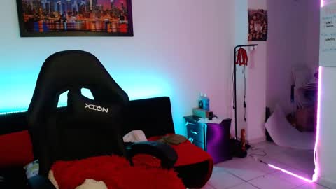 Snapshot of niki_1998 chatting on November 2025 09:58:01 PM Natalia online show from November 2025 09:58:01 PM