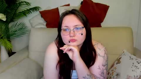 Snapshot of niki_glow chatting on July 2026 01:12:02 AM Niki online show from July 2026 01:12:02 AM