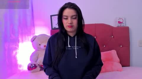 Snapshot of nikii_28 chatting on October 2025 09:35:02 PM Nikii online show from October 2025 09:35:02 PM