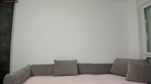 Nicole online show from April 2026 11:27:01 AM