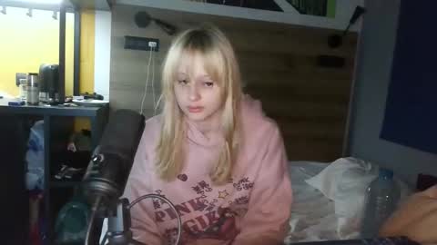 nikirinksss online show from April 2026 08:44:01 PM