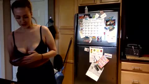 Snapshot of nikki_cums chatting on December 2024 09:01:01 PM NikkiCums online show from December 2024 09:01:01 PM