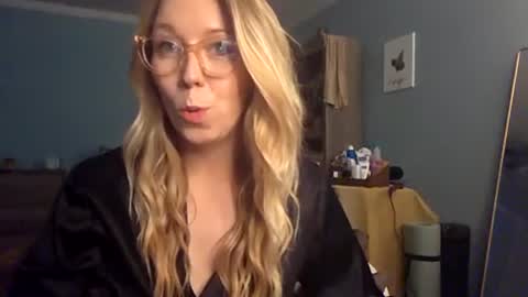 nikkib653466 online show from July 2026 06:10:01 PM