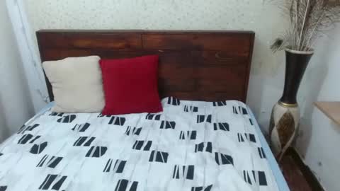 Snapshot of nikkiemilky chatting on February 2025 05:26:01 AM NikkieMilky online show from February 2025 05:26:01 AM