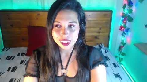 Snapshot of nikkiemilky chatting on September 2025 01:53:01 AM NikkieMilky online show from September 2025 01:53:01 AM