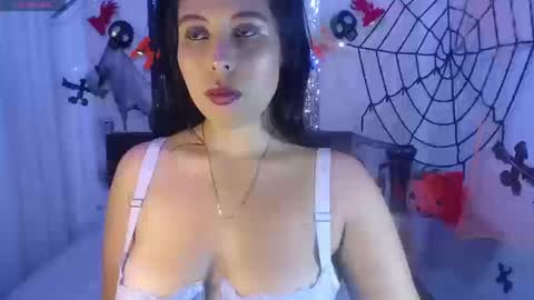 Snapshot of nikkiemilky chatting on October 2025 01:48:02 AM NikkieMilky online show from October 2025 01:48:02 AM